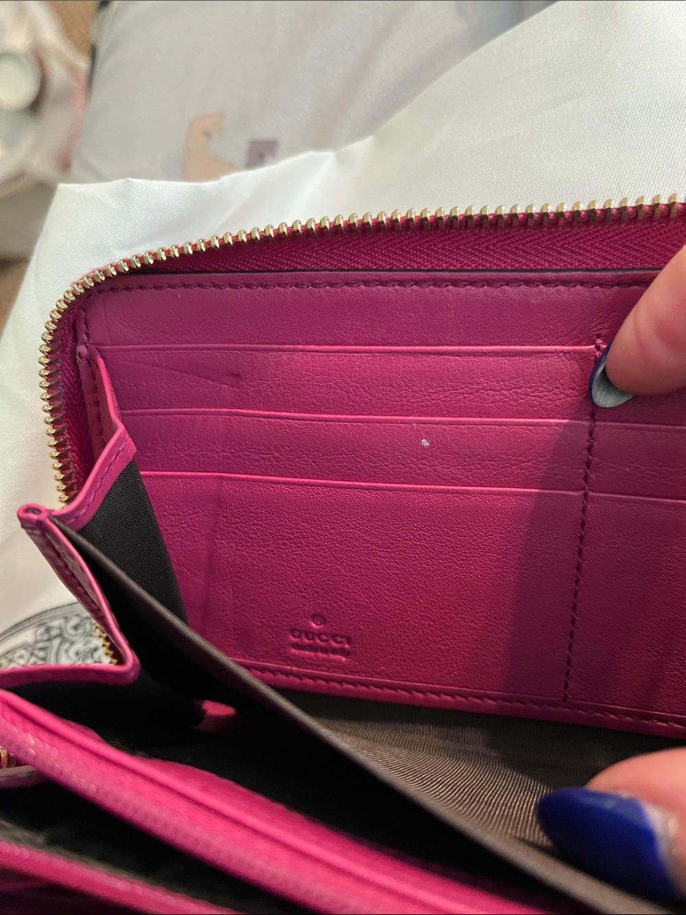 EUC Gucci Fuchsia Patent Leather Soho Zip Around Wallet with Tassel and Dustbag - Picture 8 of 16